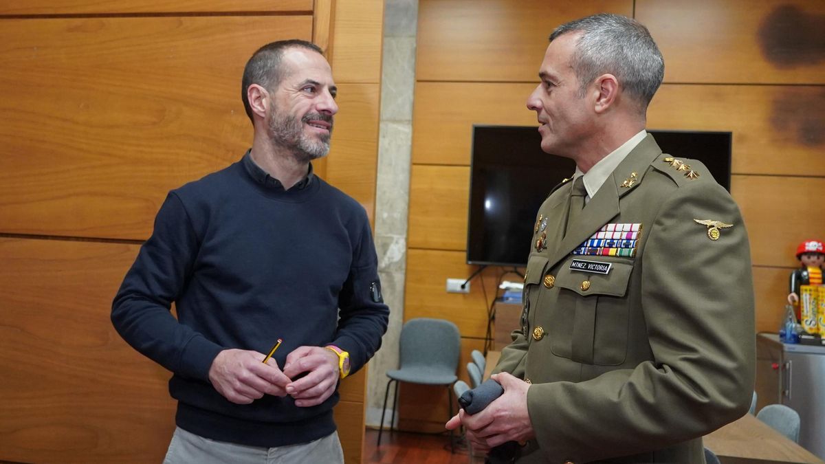 Por la izquierda, Ángel García y el coronel Jesús Martínez Victoria.