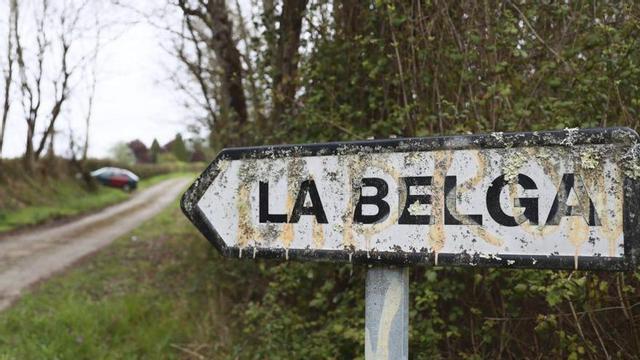 La señal de acceso a La Belga. | MARIO CANTELI