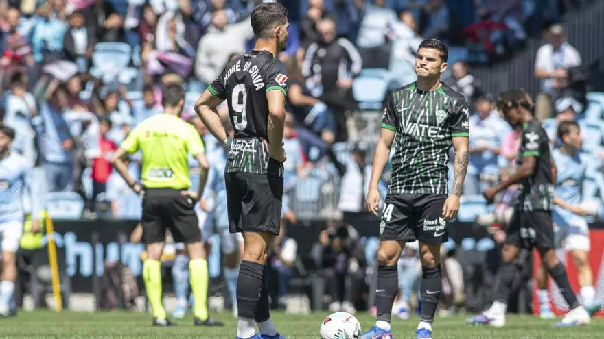 El Elche se queda a dos puntos del descenso