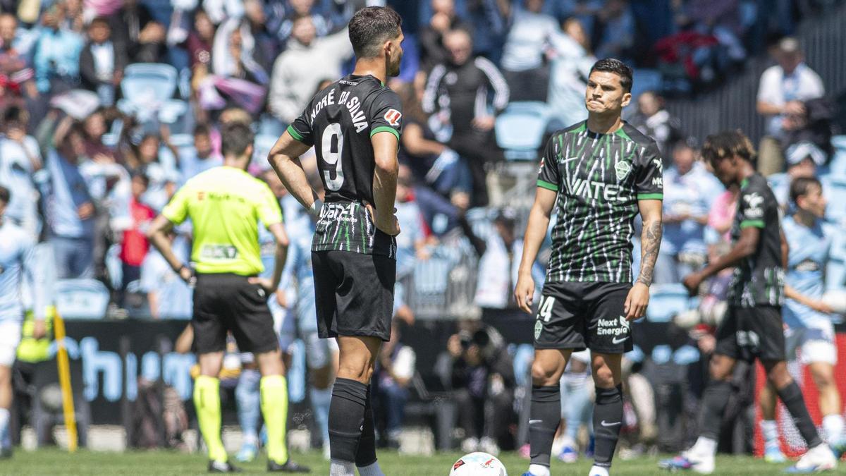 André Silva y Cepeda se preparan para sacar de centro en Balaídos