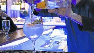 Un gintònic amb gel excessiu