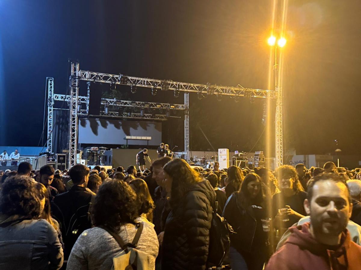 Imagen del concierto afectado por el apagón en Vila-real la noche de este viernes.