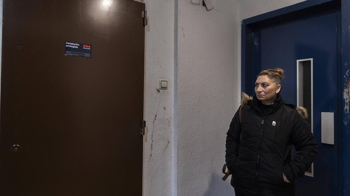 Una mujer con dos trabajos fue desahuciada por un fondo buitre y no consigue que nadie le alquile una casa o le dé una hipoteca