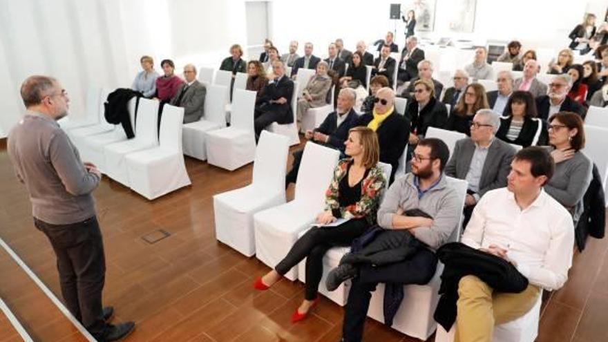 Alfons Cornella, consultor de grans empreses, durant la ponència d&#039;ahir davant d&#039;hostalers.