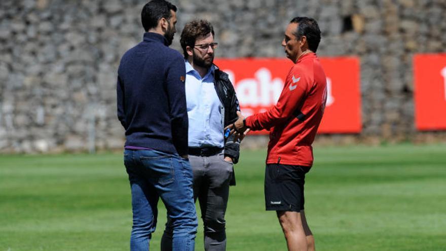 Ricardo León, Víctor Moreno y José Luis Oltra, ayer.