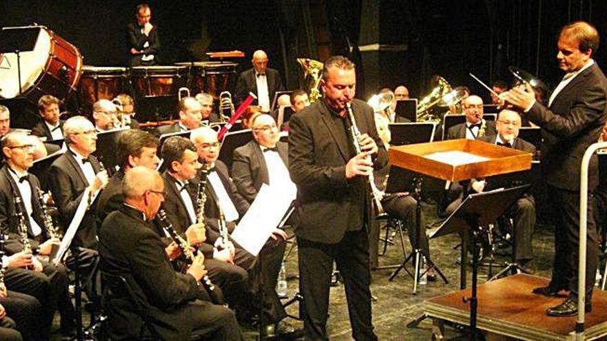 La Banda de Bilbao y el clarinetista Juan Ferrer interpretan una de las obras del concierto monográfico.