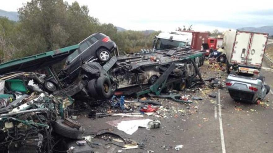 Dos camioneros muertos en un accidente en la N-340 a la altura de Castellón