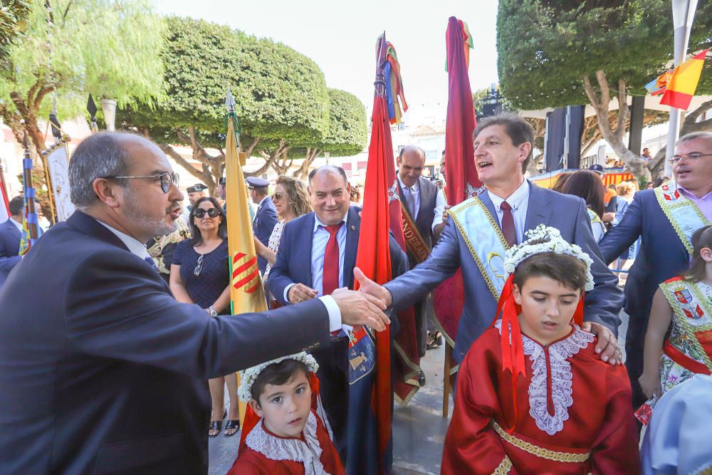 Benejúzar ha acogido el traslado de la patrona desde su santuario y un acto de homenaje a la Señera, en el día de la Comunidad Valenciana