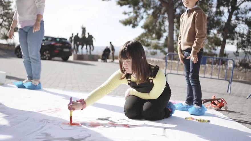 Usuarios de Apcom realizan el cartel de los Caballos del Vino de Caravaca