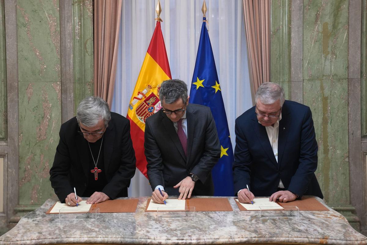 El Gobierno y la Iglesia cierran un acuerdo para reparar económicamente a las víctimas de pederastia.