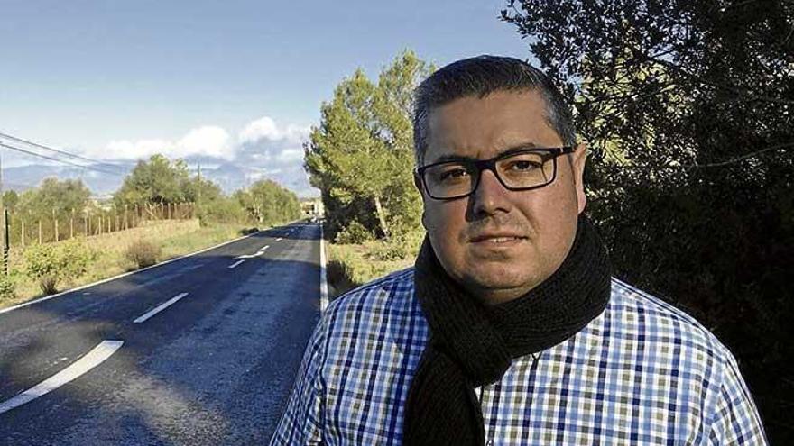 Oliver, regidor y portavoz del PP, advierte del peligro de la vía.