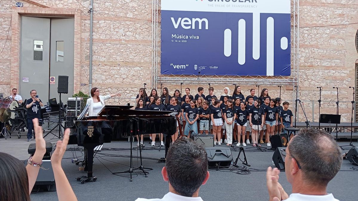 Un momento de la inauguración del VEM, en la plaza del Teatro.