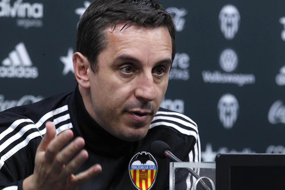 Gary Neville, en una rueda de prensa como entrenador del Valencia.