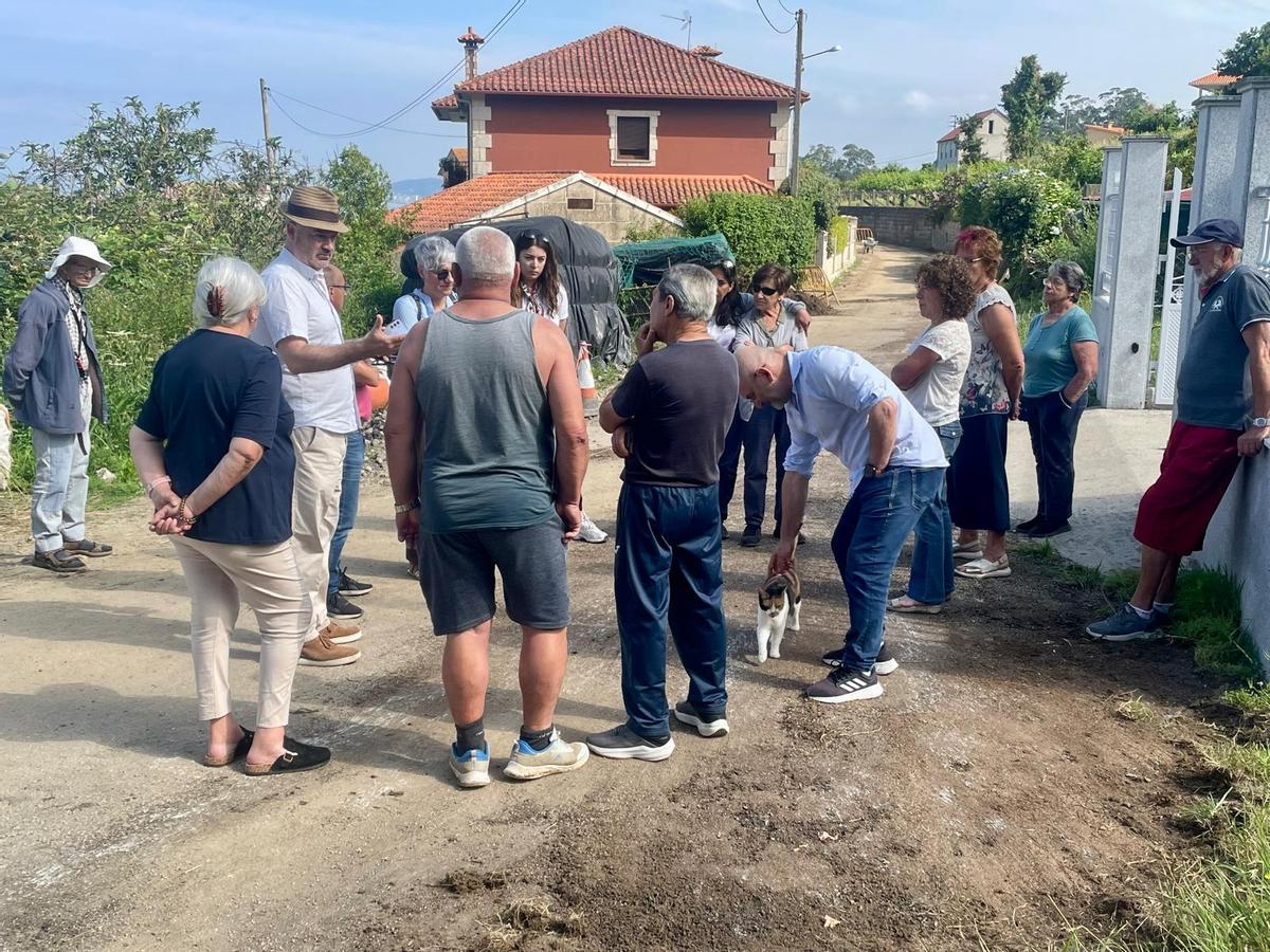 La reunión del gobierno local de Bueu con el vecindario de A Torre.