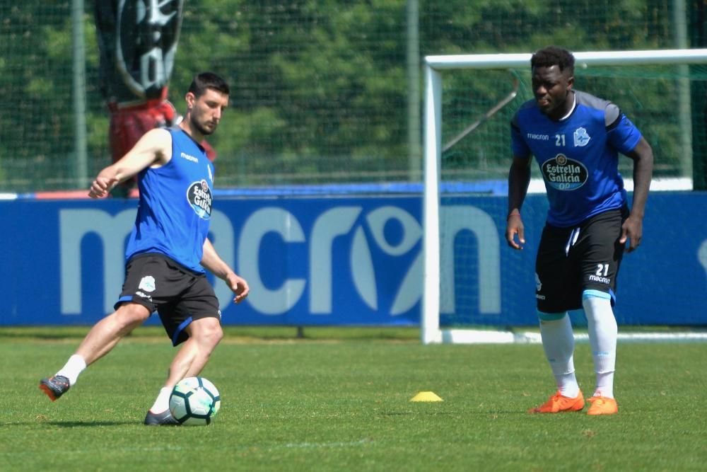 Penúltimo entrenamiento de la plantilla blanquiazul antes de viajar a Mestalla para cerrar la temporada 2017-18.