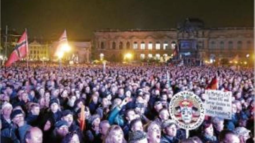 Diverses marxes a Dresden per l&#039;aniversari de Pegida