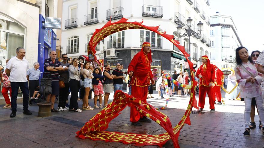 El festival Eifolk ya colorea el centro de Zaragoza