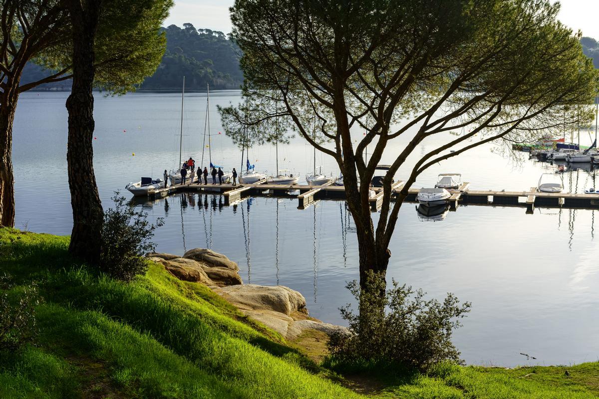 El pantano de San Juan acoge a todo aquél que se acerca