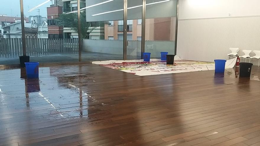 Torrent tanca la Sala Cívica de l’Antic Mercat per a reparar les goteres