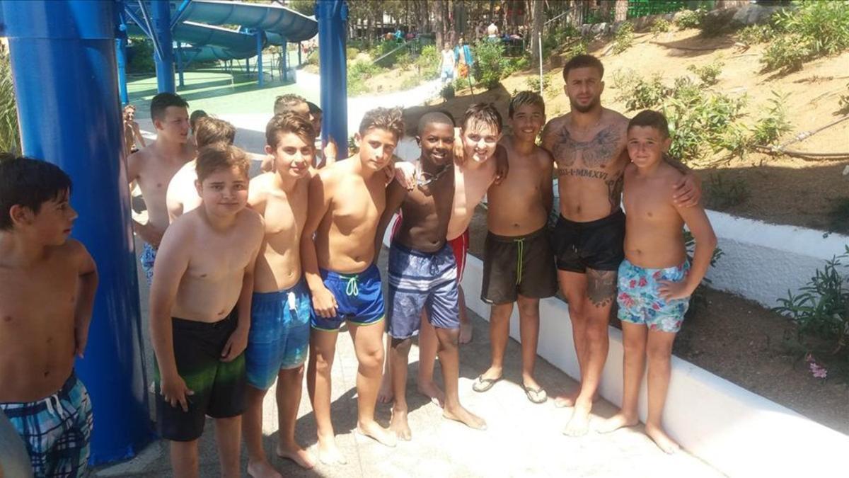 Kyle Walker, disfrutando de una jornada estival en la Illa Fantasia del Maresme