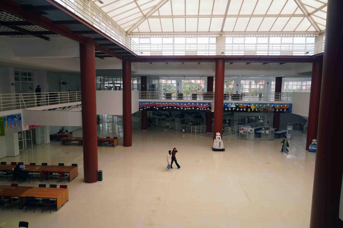 El consejero de Universidad, Investigación e Innovación de la Junta de Andalucía, José Carlos Gómez Villamandos, recalca que es necesario reforzar la situación económica de la Universidad "como consecuencia fundamentalmente de una mala gestión previa".