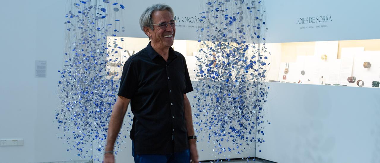 Enric Majoral en la inauguración de la exposición del Museo del Diseño de Barcelona