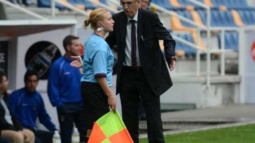 José Carlos Couto &quot;Secre&quot; ejerciendo de delegado en el Estadio de Pasarón. // Rafa Vázquez