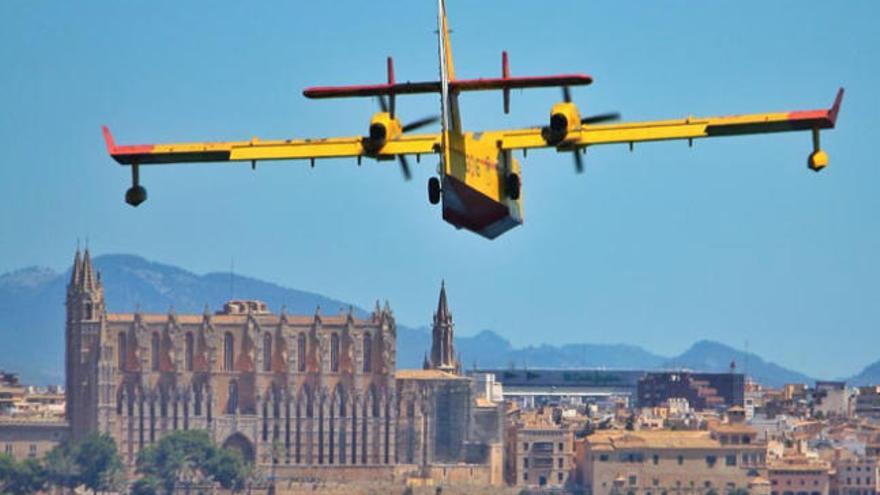 Las aeronaves cargan agua en Peguera, Santa Ponça, Portals y Playa de Palma