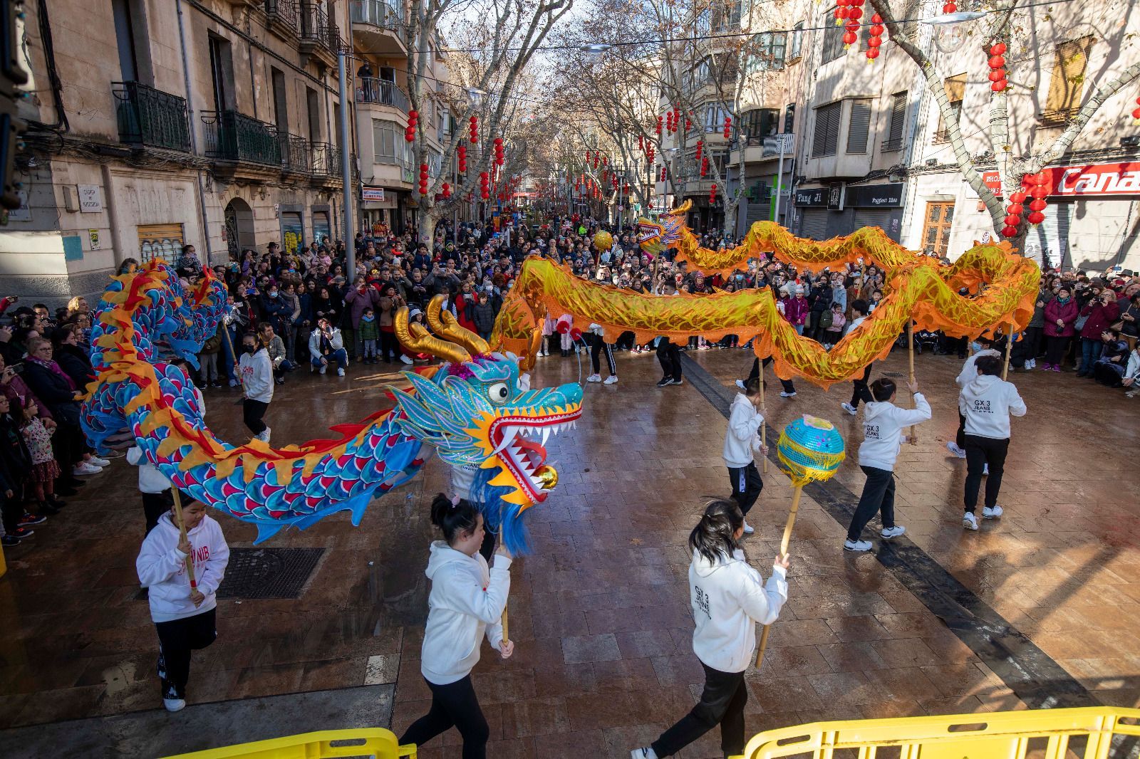 Tanzende Drachen: So bunt feiert Palma de Mallorca das chinesische Neujahrsfest