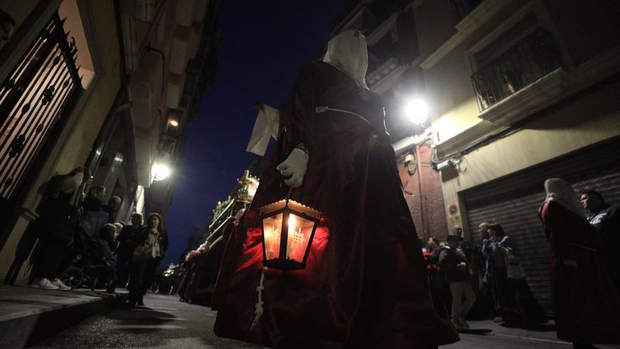 Pasión en el Viernes Santo de Alicante en la procesión del Santo Entierro