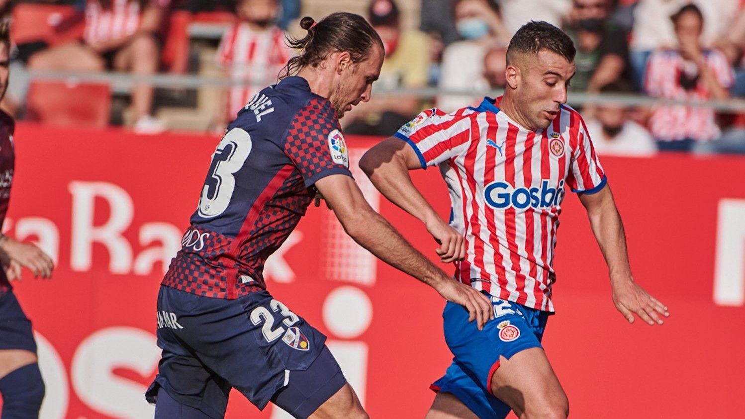 Una acción del Girona-Huesca.