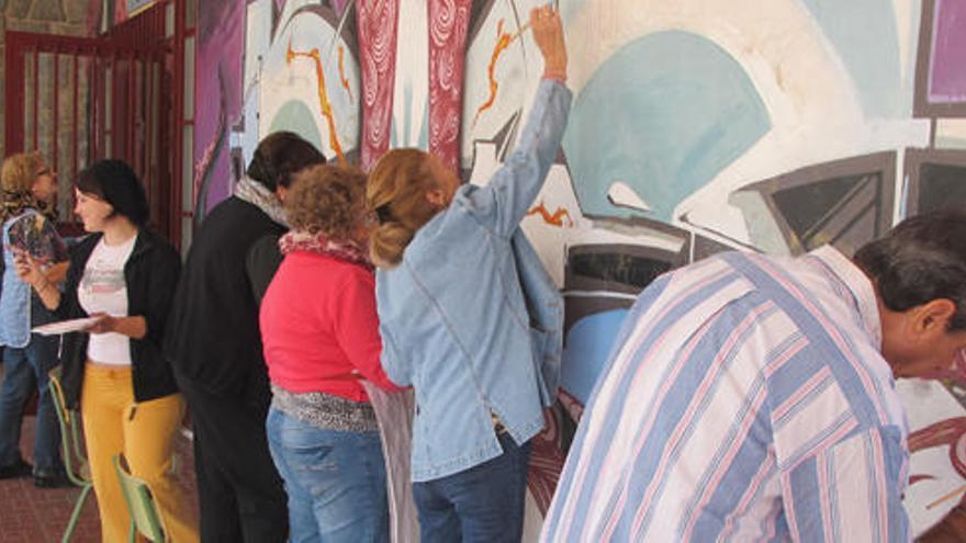 Artistas se vuelcan en restaurar los murales de Andreu Castillejos del Colegio Casablanca