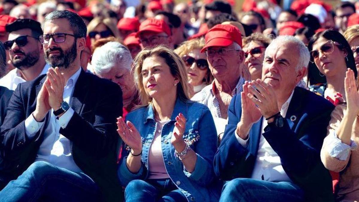 Francisco Lucas (i), Carmina Fernández y Alfonso Martínez Baños, en la presentación de Vélez como candidato, el pasado fin de semana.