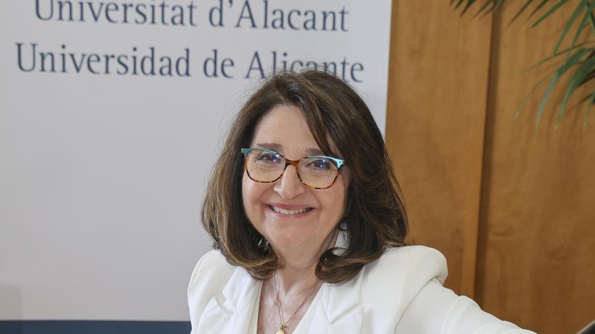 La rectora de la Universidad de Alicante, Amparo Navarro