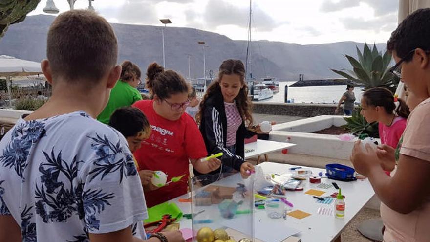 Taller de decoración navideña en La Graciosa