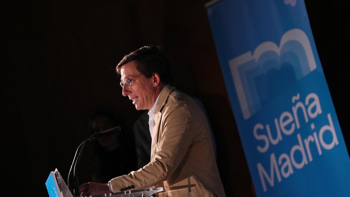 Almeida durante la presentación del balance del proceso de elaboraicón de la Estrategia Urbana 360.