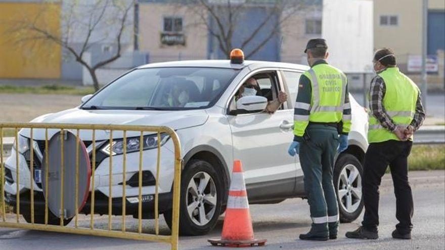 Cierre perimetral custodiado por la Guardia Civil.