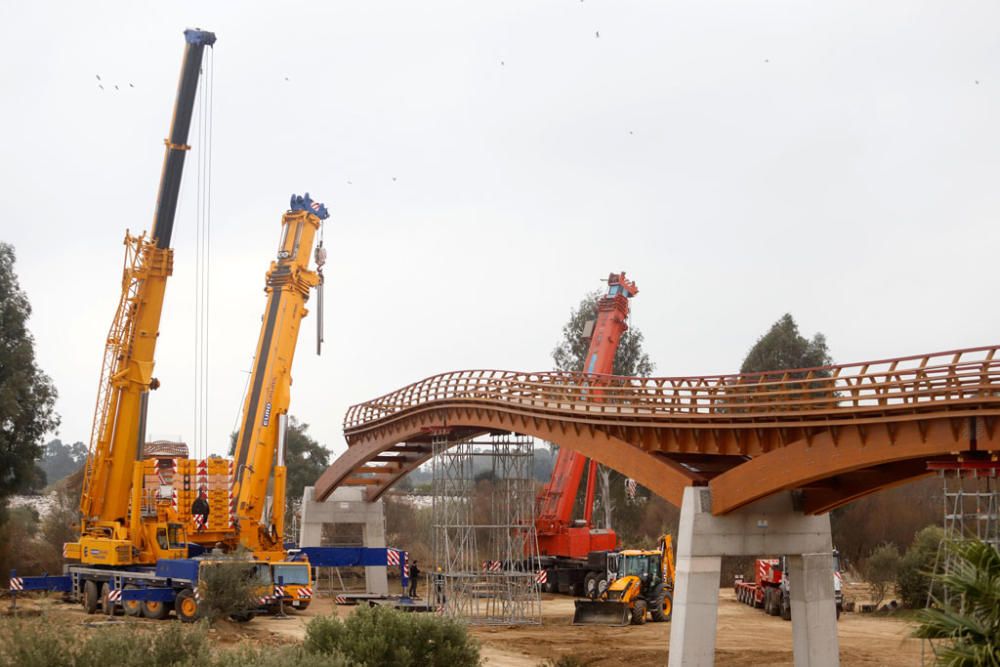 Última fase de la pasarela sobre el Guadalhorce