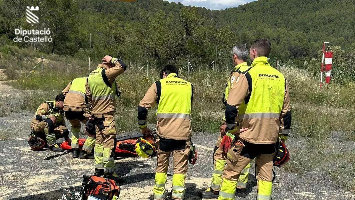 Efectivos del Consorcio Provincial de Bomberos tras un accidente laboral mortal en Suera, en el mes de mayo.