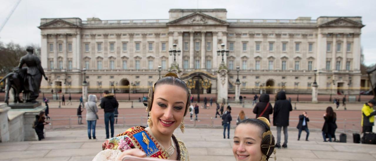 Las Falleras Mayores de Valencia en 2018 realizaron un viaje a Londres con el periódico L-EMV