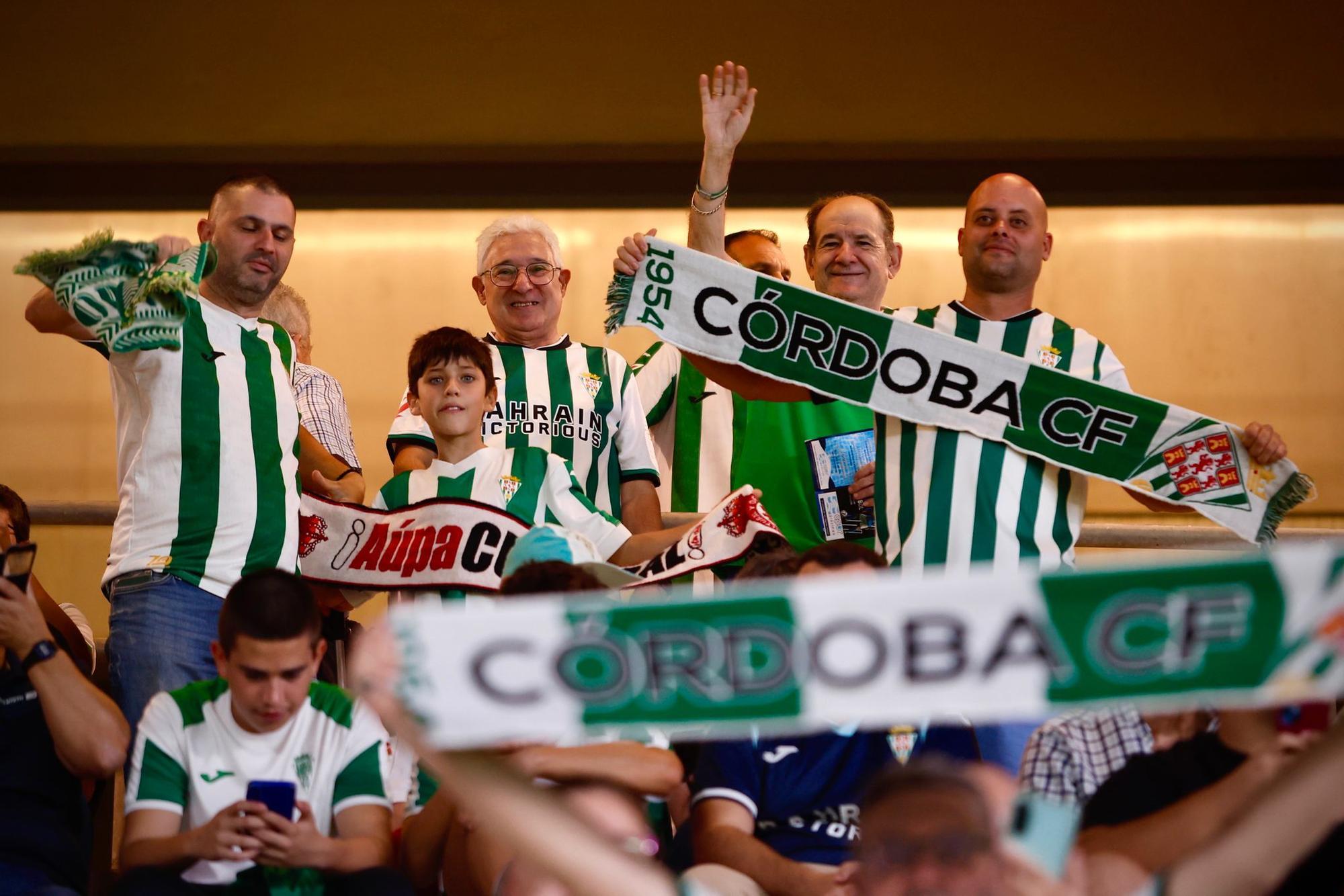 Córdoba CF-Cultural Leonesa | Las imágenes de la afición en El Arcángel