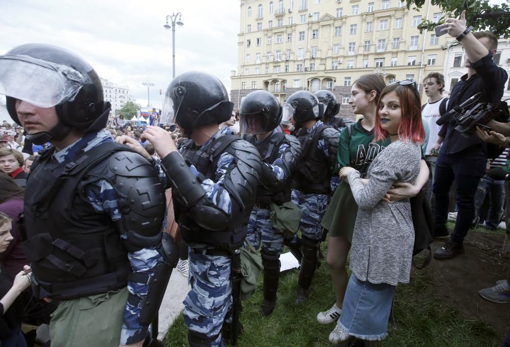 Cientos de detenidos en protestas no autorizadas en Rusia