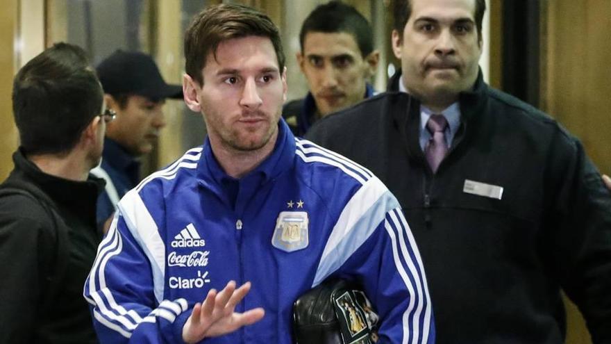 El Barcelona asegura que Messi mejora de sus problemas en el pie