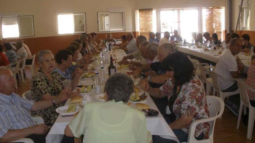 Manganeses de la Lampreana celebra el día de los abuelos