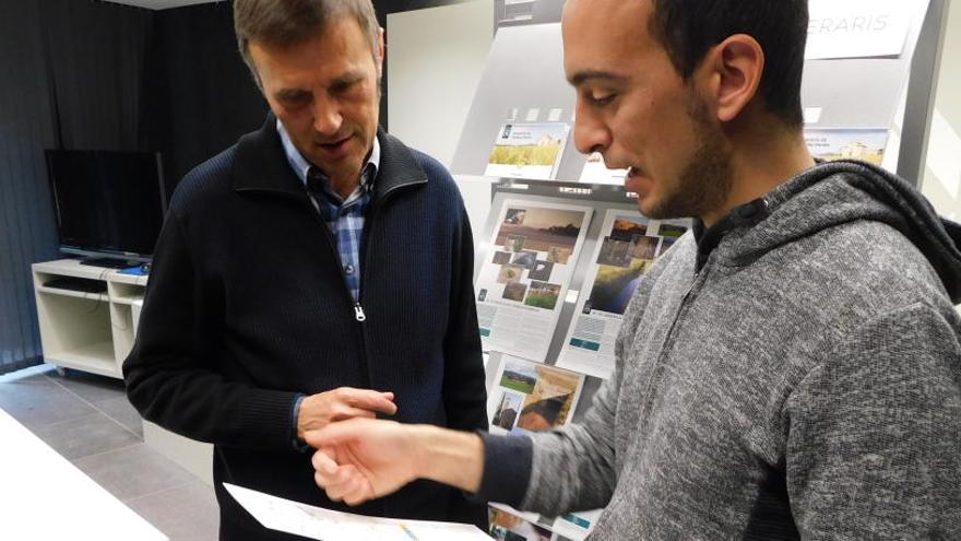 Joan Calmet i Pol Huguet en la presentació dels 10 itineraris per l&#039;entorn natural de Manresa