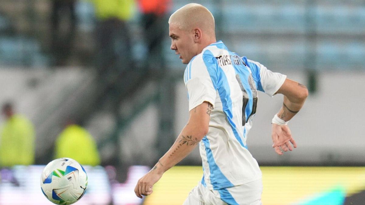 Franco Mastantuono en uno de los partidos del Sudamericano Sub-20 que disputó con Argentina