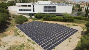 Placas fotovoltaicas instaladas este año en el tanatorio de la Ronda de Dalt por la empresa funeraria Àltima