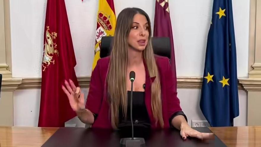 Captura de pantalla del vídeo de la influencer explicando los Presupuestos 2026 de Alcantarilla.