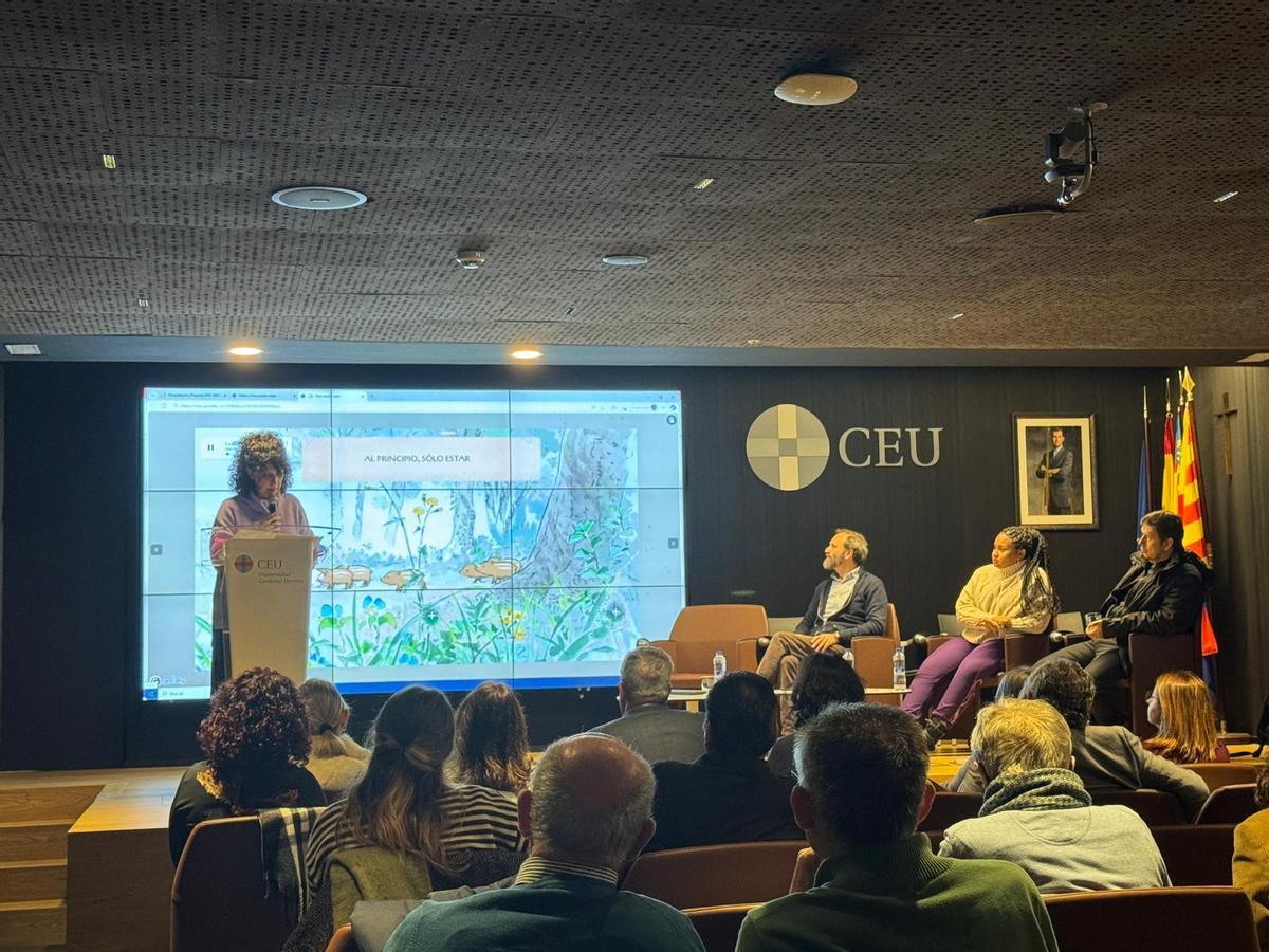 Un momento del encuentro de Cáritas celebrado en el CEU de Elche este miércoles