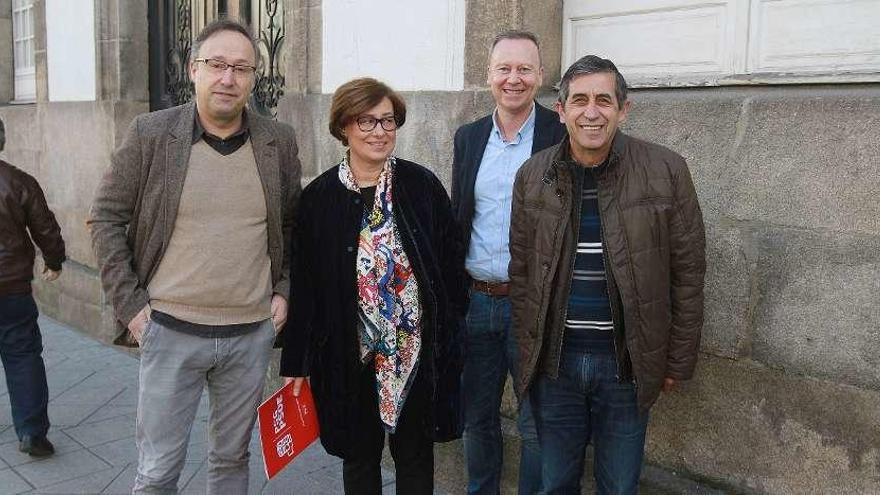 Juan Carlos Rivera, secretario organización del PSOE; Elvira Lama; Rafael R. Villarino, secretario provincial y Adolfo González diputado. // Iñaki Osorio